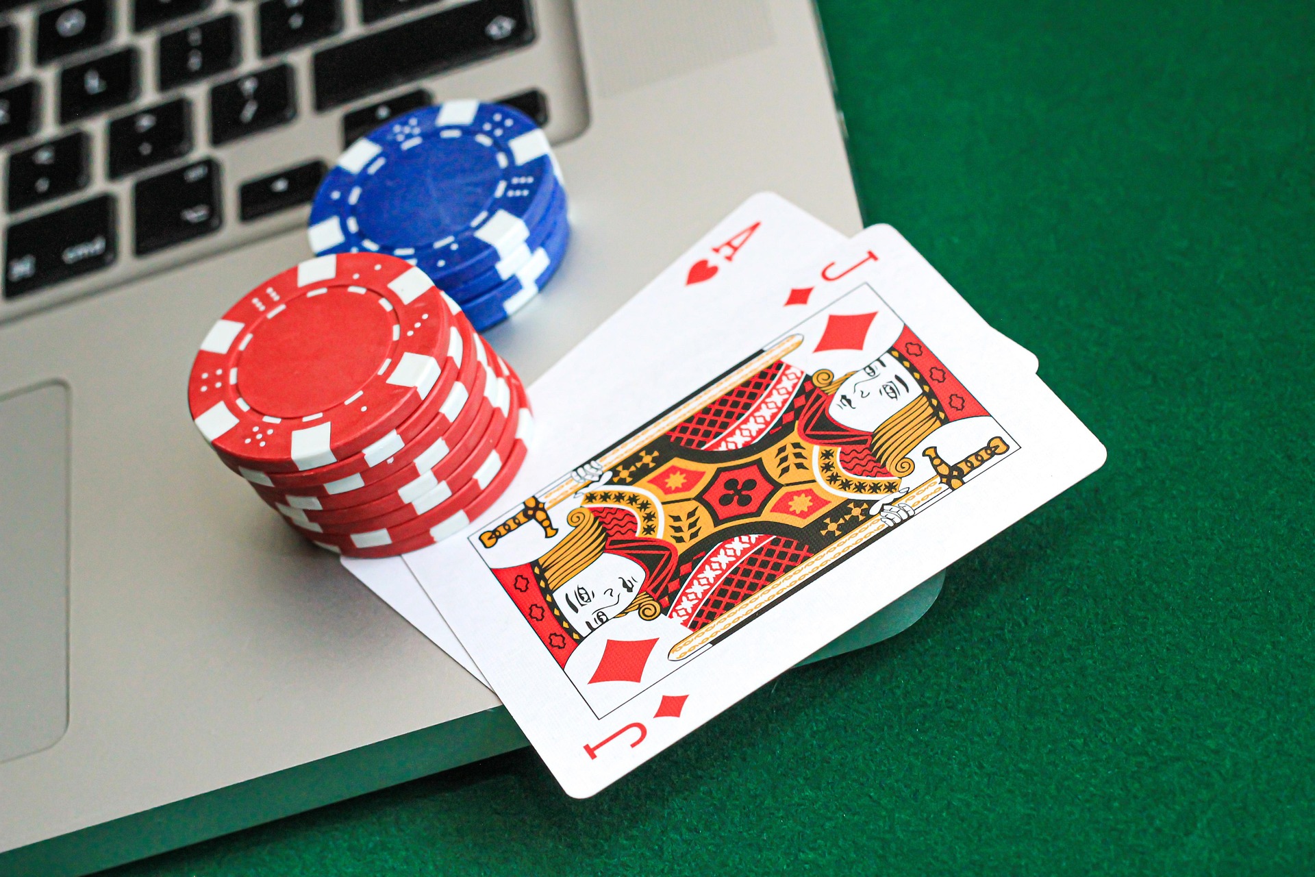 Top Tips for Winning at Blackjack Tables in Online Casinos